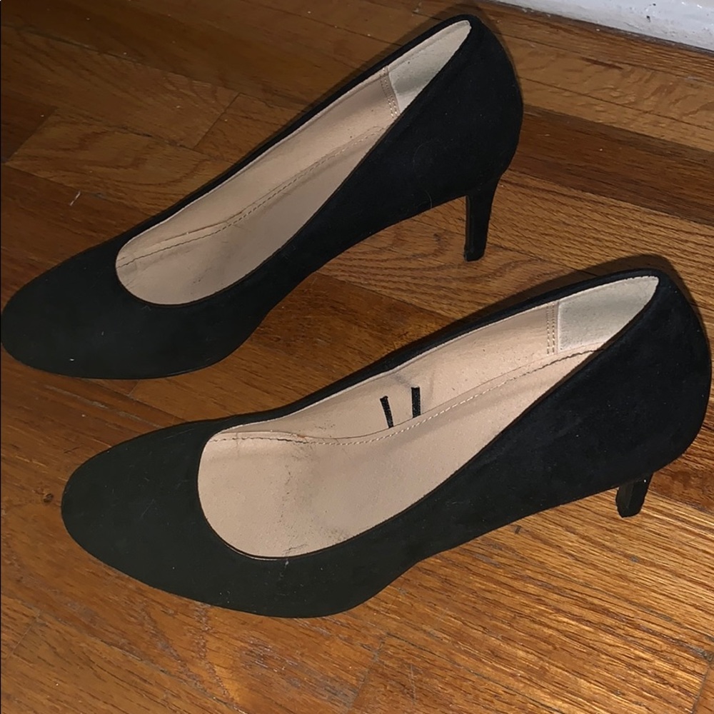 Black heel closed toe